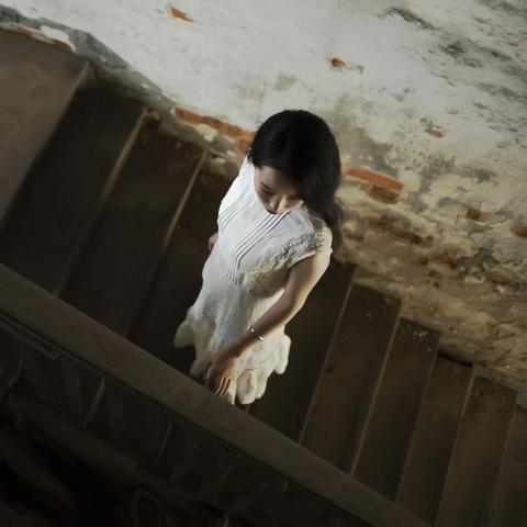 工棚内的原始欲望与现代化变革探究