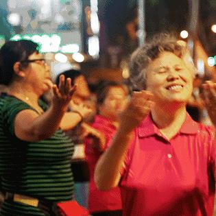 最新广场舞现象深度解析,风靡背后的真相探讨