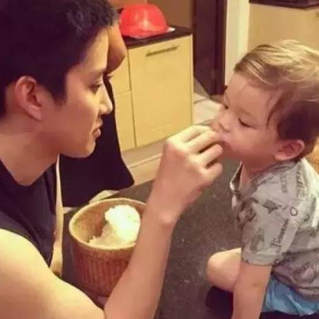 Mike微博最新动态展现活力运动风采