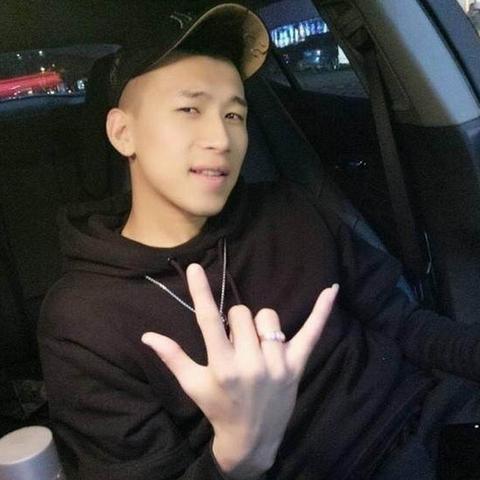 MC天佑最新照片揭秘,网红背后的故事