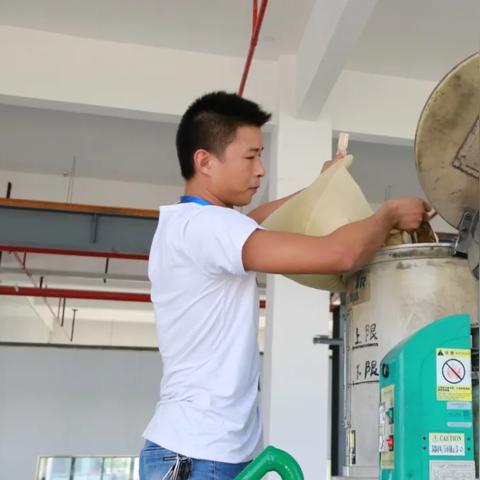 最新注塑经理招聘启事