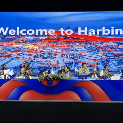 杨洋最新时尚大片，潮流魅力完美融合