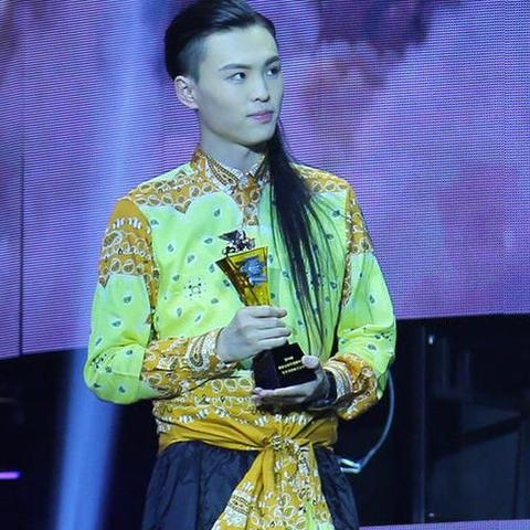 央视张玮最新图片报道解析