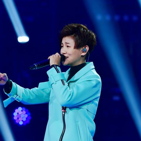 央视张玮最新图片报道解析