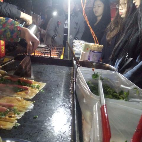 夜市热门小吃榜单揭秘,美食潮流火爆来袭