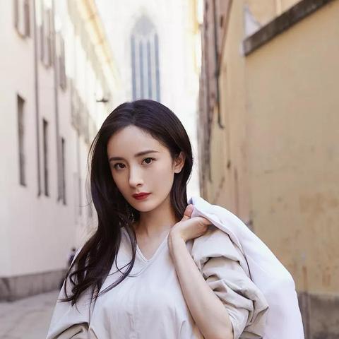 杨幂2025最新写真曝光,魅力与演技并存