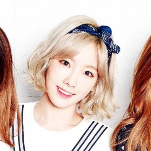 金泰妍短发新演绎，时尚巅峰魅力展现