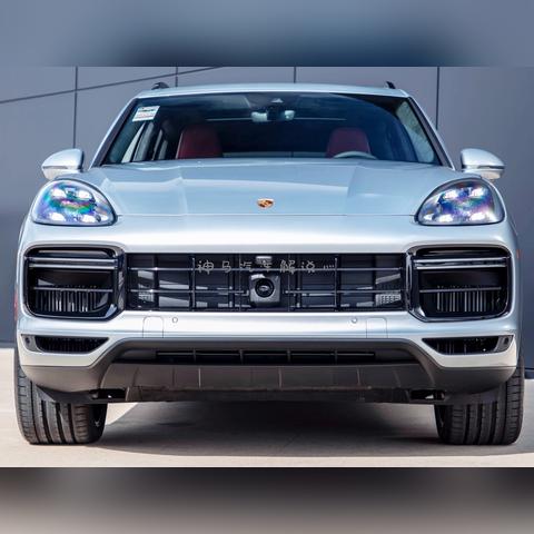 最新保时捷卡宴，速度与优雅之选