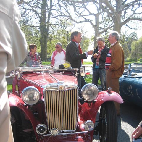 最新拖拉机司机招聘启事，高薪诚聘，欢迎加入