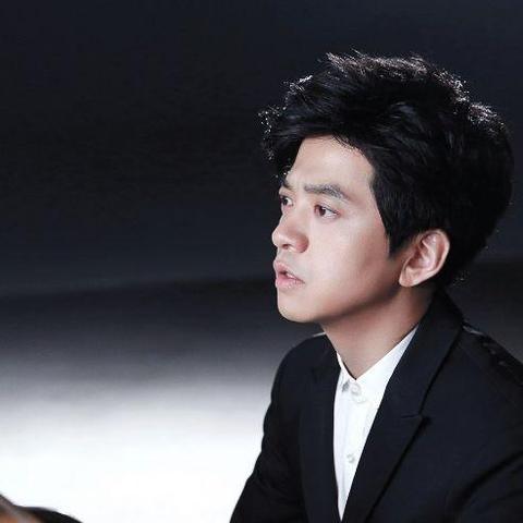 李健高清图片大全,音乐才子魅力瞬间展示