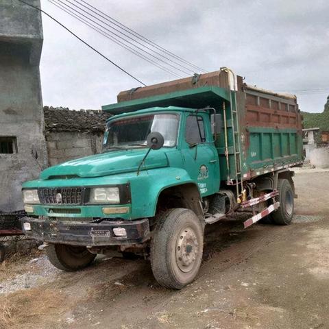 最新龙卡汽车图片详解