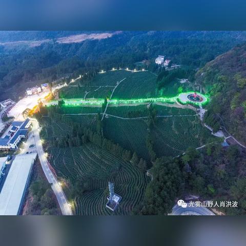 玻璃栈道惊险瞬间，惊魂纪实事件