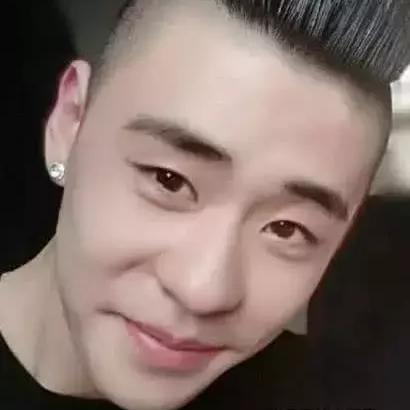 MC天佑发型新潮流，揭秘时尚秘密风向标