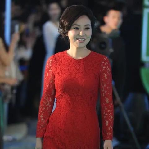 闫妮时尚发型，引领潮流的发型转变