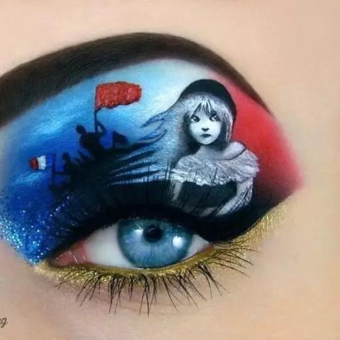 美女睡眠时眼皮翻动现象研究新发现